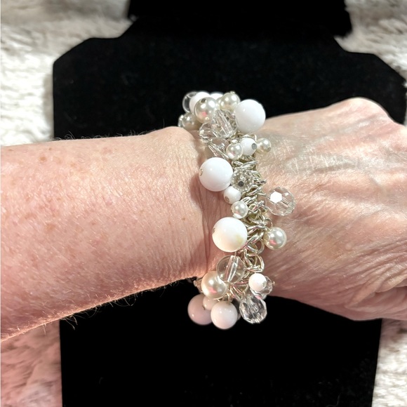 Silver Tone Stretchy Bracelet with White, Faux Pearl, & Crystal Beads New wo tag - Picture 3 of 5
